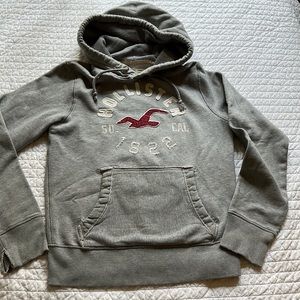 ✅VINTAGE HOLLISTER hoodie-Distressed look- Men’s size XS-Gray w/ STITCHED LOGOS
